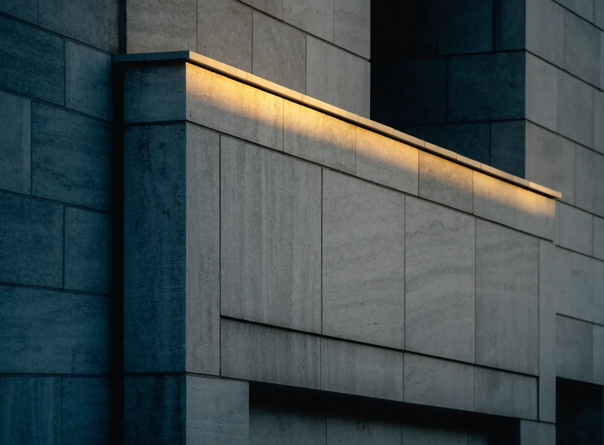 Matte Steinfläche mit harter Lichtkante